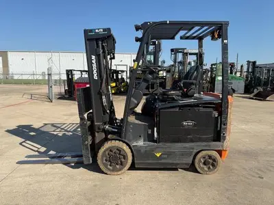 Used DOOSAN BC30S-7 4-Wheel Sit down Electric Counterbalance Forklifts Illinois US | Somerset Equipment Sales #1546141