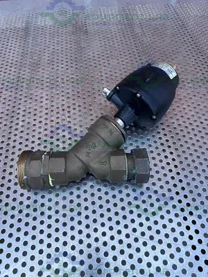 USED GEMU 554/32 PNEUMATIC ANGLE SEAT GLOBE VALVE W/ 1 1/4" TO 1 1/2 THREADED FITTING