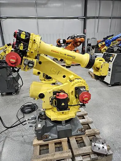 Used 2015 FANUC R-2000IC/210F Robots Ohio US | Six Axis Solutions #397827
