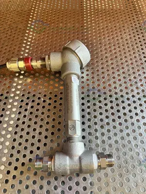 Used DWYER FLOTECHT V6EPS-S-D-1-S FLOW SWITCH W/ CROUSE MINDS LBY25 SA ELBOW Test Equipment - Other California US | Equipment Lab #1427414