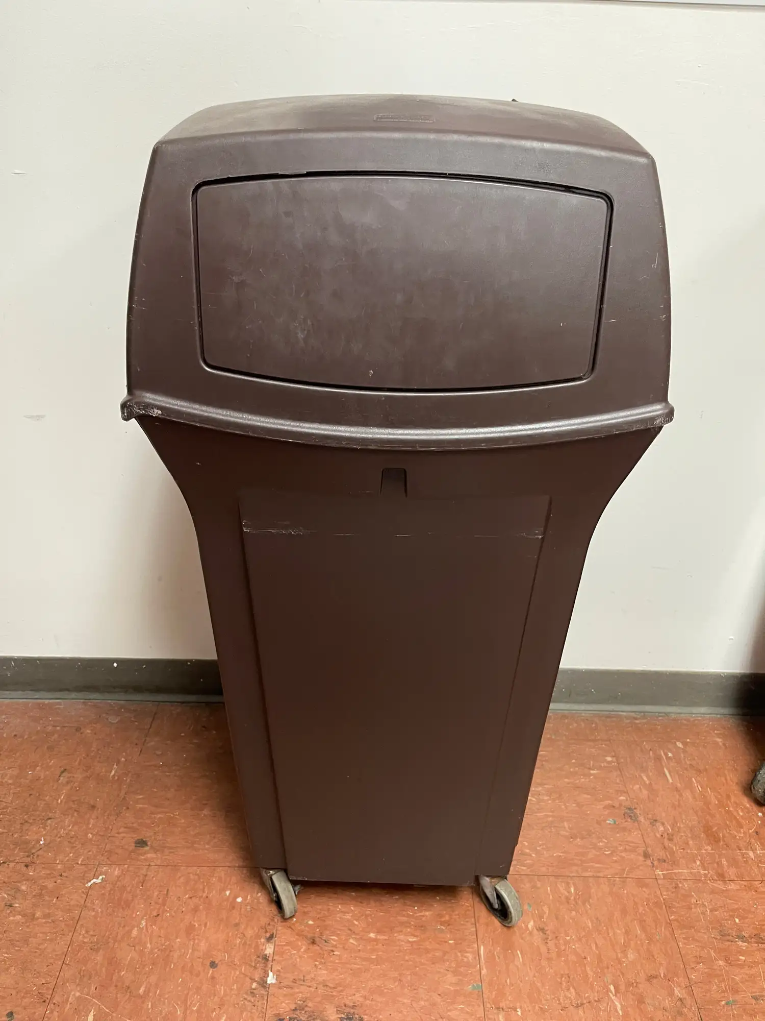 Used Rubbermaid Used Rubbermaid 35 Gallon Plastic Square 2 Door Trash Can on Casters - FG6 Bins Illinois US | Falcon Restaurant Supply #1374556