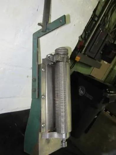 1863-385 RARE ANTIQUE ~ Straight Line Engine Turning Cylindrical Indexing Pattern Bar Holder With 14 Patterns