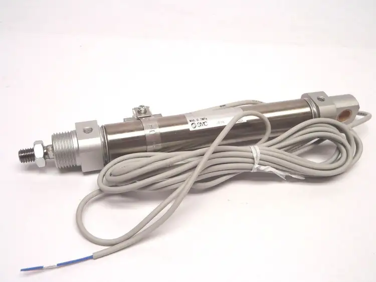 Used SMC ROUND BODY CYLINDER CM2/CM3 Misc Industrial Equipment | Maverick Industrial Sales #1112653