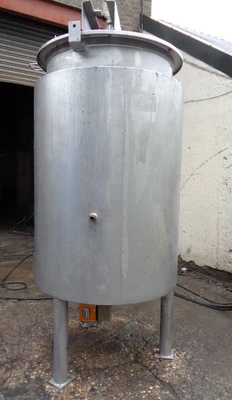700 L S/S Jacketed Enclosed Mixer Tank