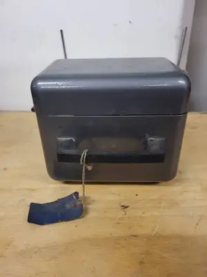 Associated Research Meg-Chek Model 02120A Hand Crank Megohmmeter