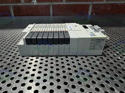 USED SMC EX140-SDN1 INTERFACE SERIAL UNIT W/ LOT OF 8 SMC SQ1A31Y-5-N7 SOLENOID VALVE