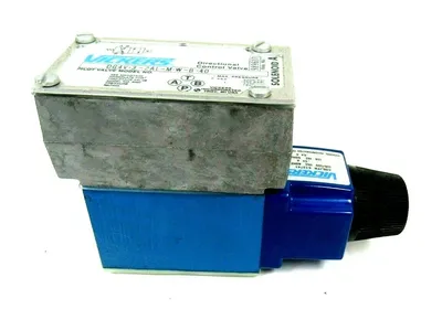 NEW VICKERS DG4V-3-2AL-M-W-B-40 SOLENOID VALVE 989607 DG4V32ALMWB40