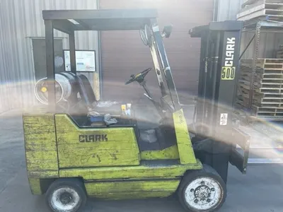 USED 1900 CLARK GCS25MB