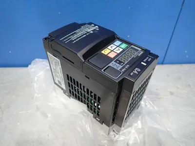 NEW OMRON 3G3MX2A2004V1