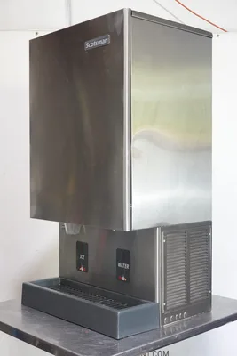 SCOTSMAN 500LBS AIR COOLED ICE MAKER/ WATER DISPENSER (NUGGET ICE) MODEL MDT5N40A-1J