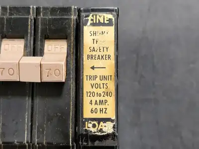 USED CUTLER-HAMMER CH370