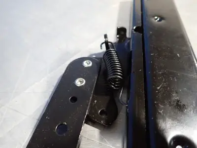 Seats Locking Tracks