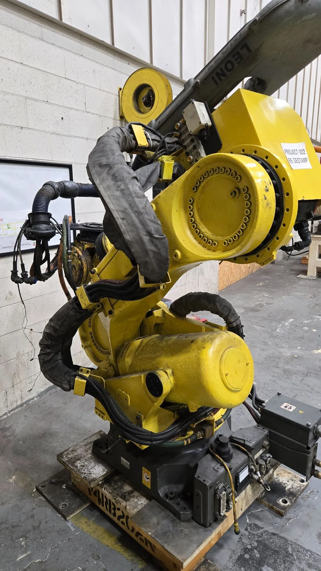 USED 2011 FANUC R-2000iB/210F + R-30iA