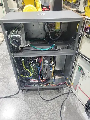 USED 2015 FANUC R-2000IC/210F