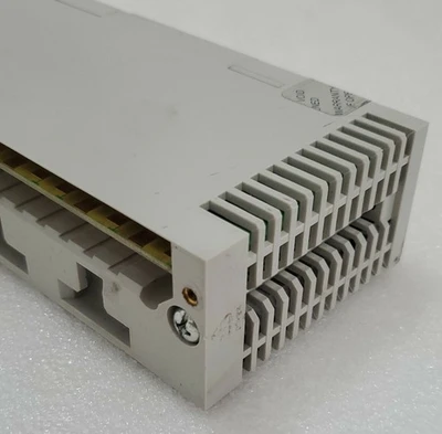 USED Schneider Electric 140DDI84100