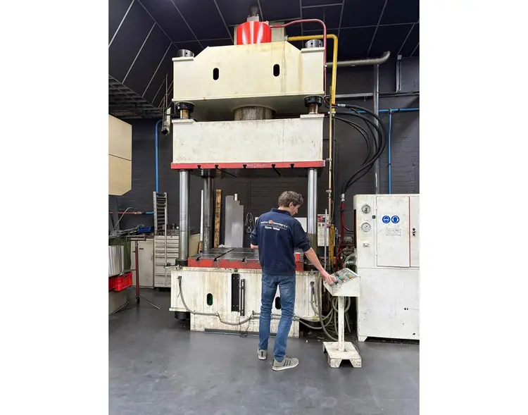 Used HYDRO 320 TON Hydraulic Presses BE | Apt International N.V #362263