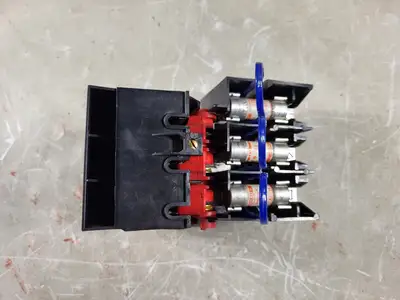 Disconnect Switch w/ 3 Times 15 Amp Fuse AJT15