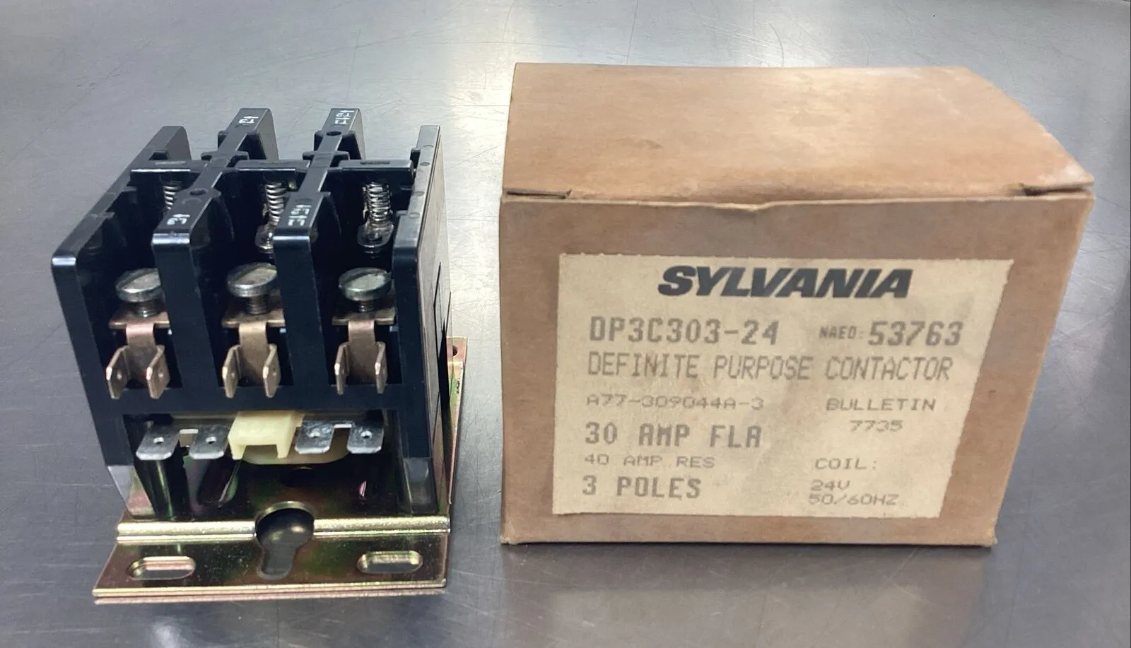 SYLVANIA DP3C303-24 CONTACTOR 30 AMP A77-309044A-3 3P 24V Coil 4E-34