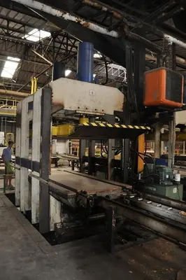 USED VALETTE PANEL PRESS 410 TON