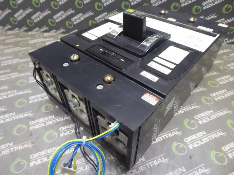 Used 3COM _UNKNOWN_ Circuit Breakers Wisconsin US | Green Industrial #677518