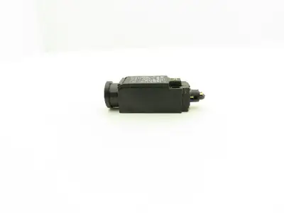 Telemecanique XCK P102H7 Limit Switch Roller Plunger 240vac 3A