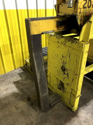 20,000 LB 10 TON BRADLEY MOTORIZED ROTAION COIL GRAB CLAW TYPE LIFT: STOCK #15816