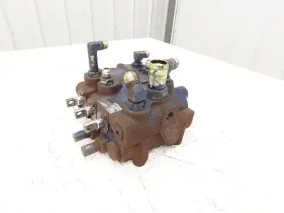 Nishina Kogyo 67610-25030-71 Hydraulic 3-Spool Forklift Mast Control Valve