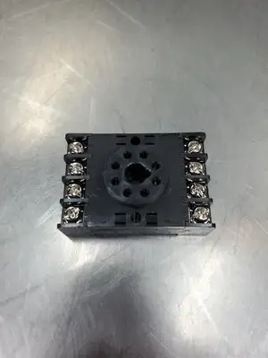 USED IDEC SR2P-06 Relay Base, 10A, 300V