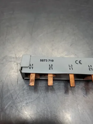 Siemens 5ST3 710 16mm² 3-Phase 6-PIN Bus Bar - 4IN. 4E-18