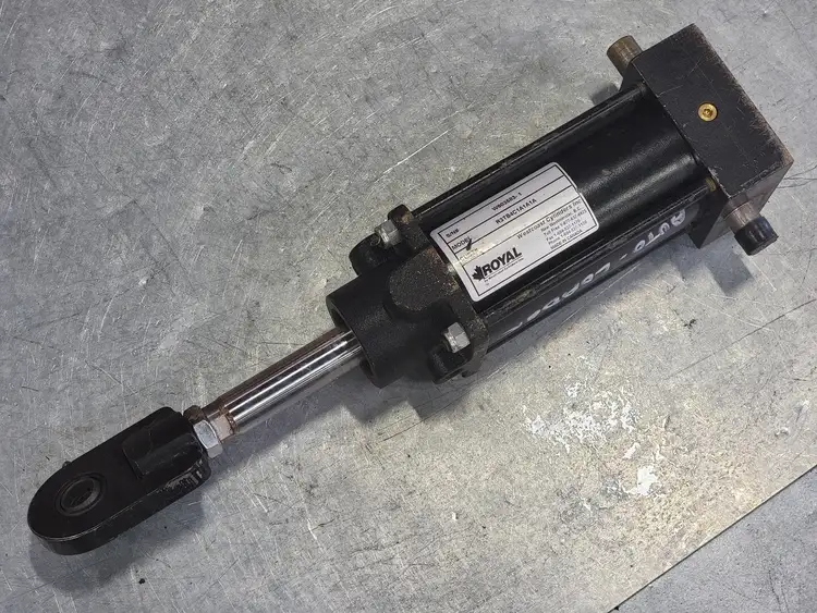 Used ROYAL ELECTRIC R3TB4C1A1A1A Parts (Hydraulics and Pneumatics) British Columbia CA | Lenmark #267852