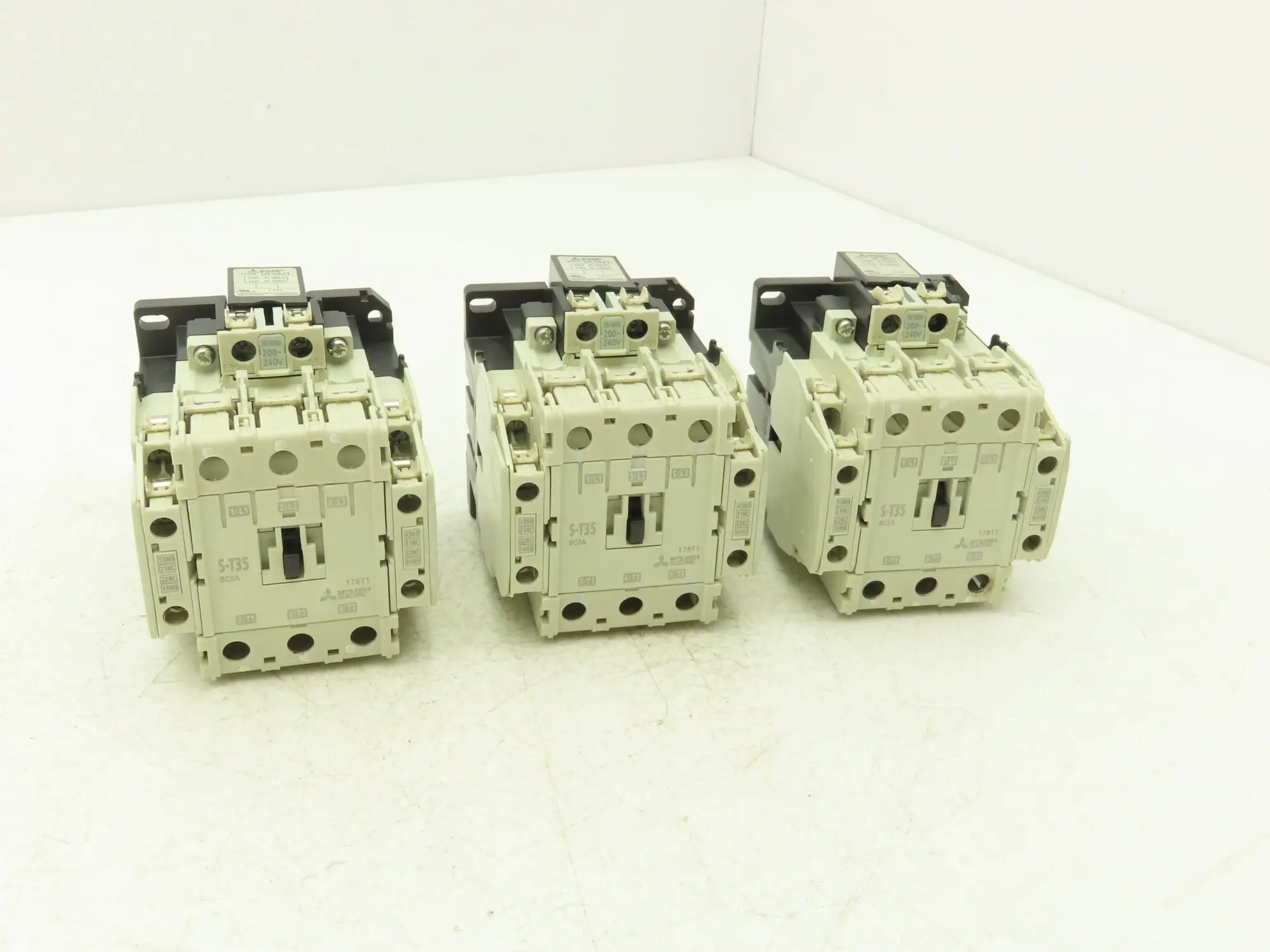 Mitsubishi S-T35 Motor Starter Contactor 20Hp 40A 600VAC 4NO 4NC Lot of 3