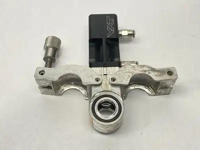 USED VAT 01.2 SERIES MINI GATE VALVE PNEUMATIC DOUBLE ACTING