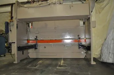 NIAGARA Press Brake 12’ x 230 ton capacity, MODEL HBM 230-10-12