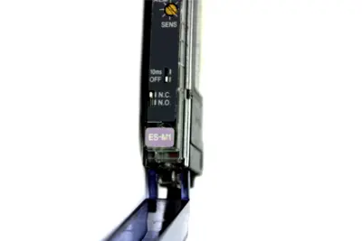 Keyence ES-M1 Sensor Amplifier Unit with 3-Pin Connector, NPN, 12-24 VDC