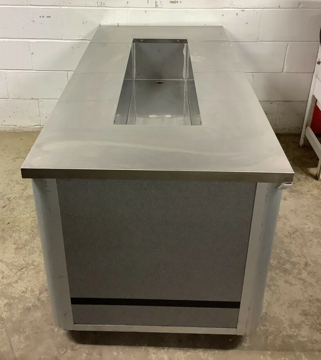 152-0352 Atlas Metal 64 Inch Ice Cooled Salad Bar