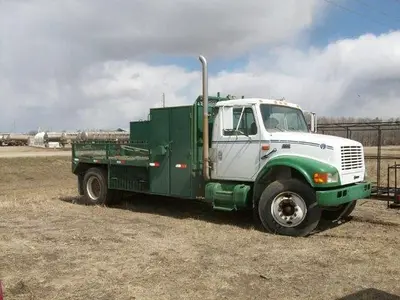 USED 1997 IHC INTERNATIONAL 4900 S/A SERVICE TRUCK