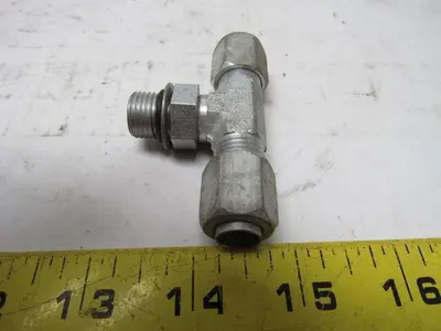 Parker Triple-Lok STX 4 Tee w/ Two Flared ends One male 1/4"-18 Thread Lot of 6