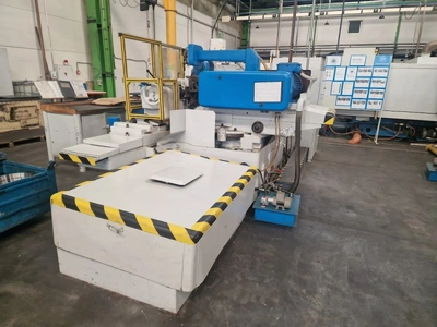 TOS Hostivař Cylindrical Grinder, in very good condition, visible under power, POA