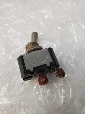 TOGGLE SWITCH ON-OFF 10A 250VAC