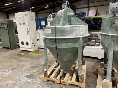 30 Cu. Ft. Capacity Smoot Surge Hopper