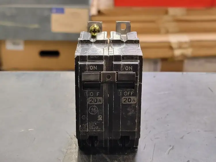 Used GENERAL ELECTRIC THQB220 Switchgears British Columbia CA | Lenmark #241536