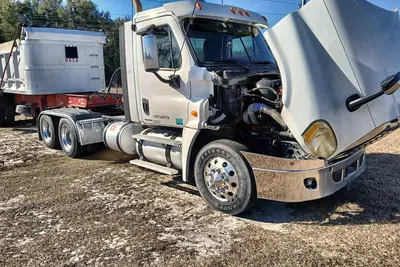 Used 2011 FREIGHTLINER CASCADIA Conventional trucks Florida US | Proxy Equipment #1385390