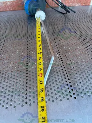 USED MAGNETROL 705-5100-110/7EF-E4PN-024  LEVEL TRANSMITTER W/ 2.5" FITTING