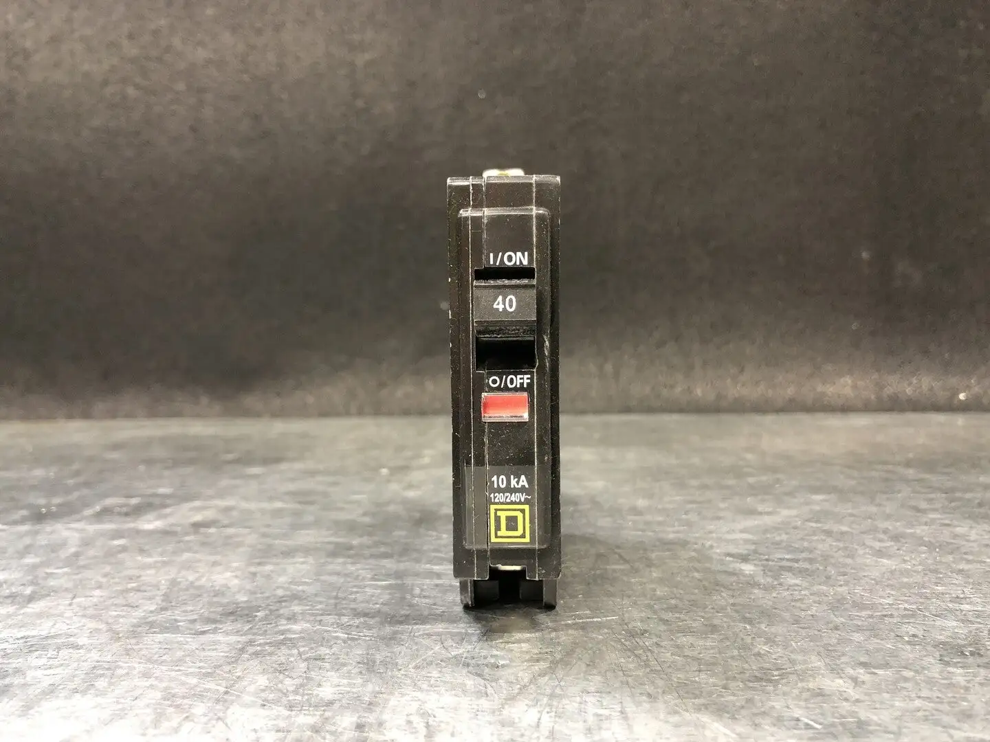 NEW SQUARE D QOB140