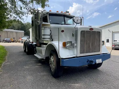 USED 2011 PETERBILT 367