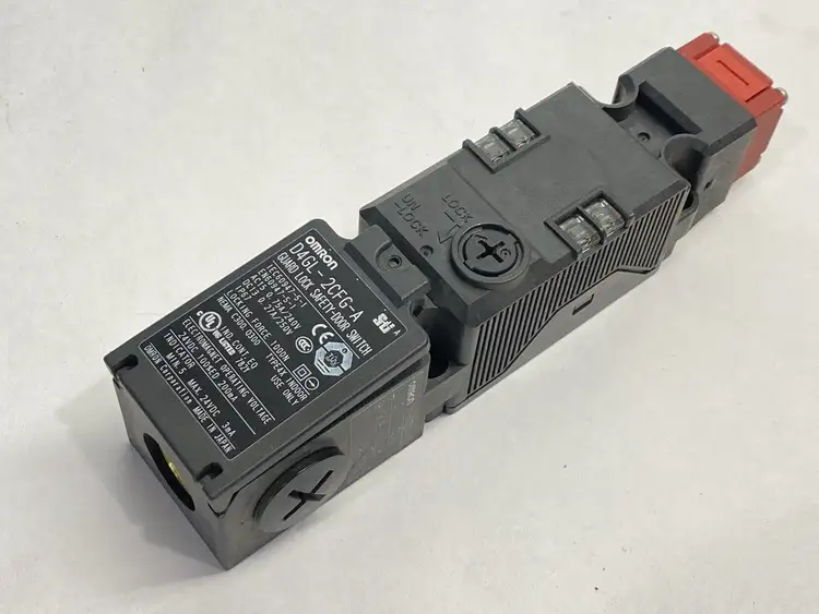 Used OMRON GUARD LOCK SAFETY-DOOR SWITCH INTERLOCK Relays & Switches Michigan US | Maverick Industrial Sales #1090928