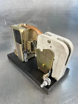 GE General Electric Y101A2 DC Contactor Relay 150 DC Amps 600V (4A-29)