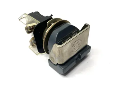 USED ALLEN-BRADLEY MOMENTARY PUSHBUTTON 30MM MISSING CONTACT BLOCK