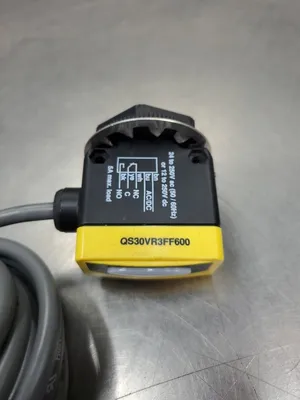 Banner Enginnering QS30VR3FF600 Sensor, 24-250VAC/12-250VDC. 5E-35/1