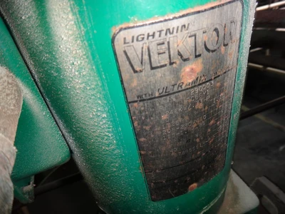 USED LIGHTNIN V5Q25